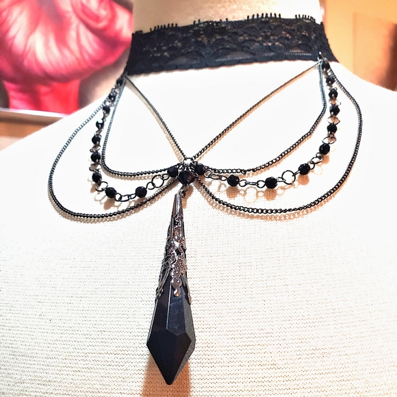 NEW GOTHIC CHANDELIER CHOKER NECKLACE. - Picture 2 of 2